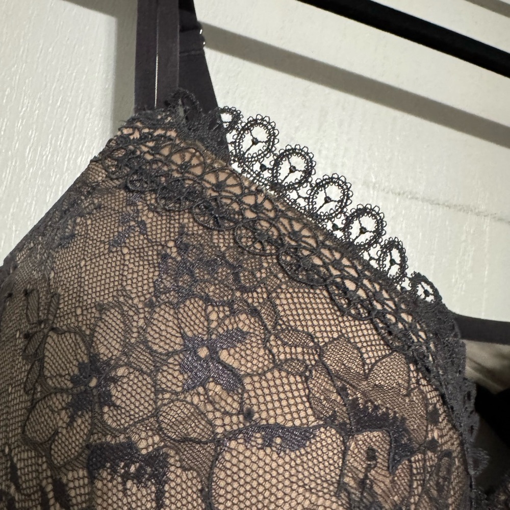 Victoria’s Secret Very Sexy Push Up Bra - Picture 3 of 6